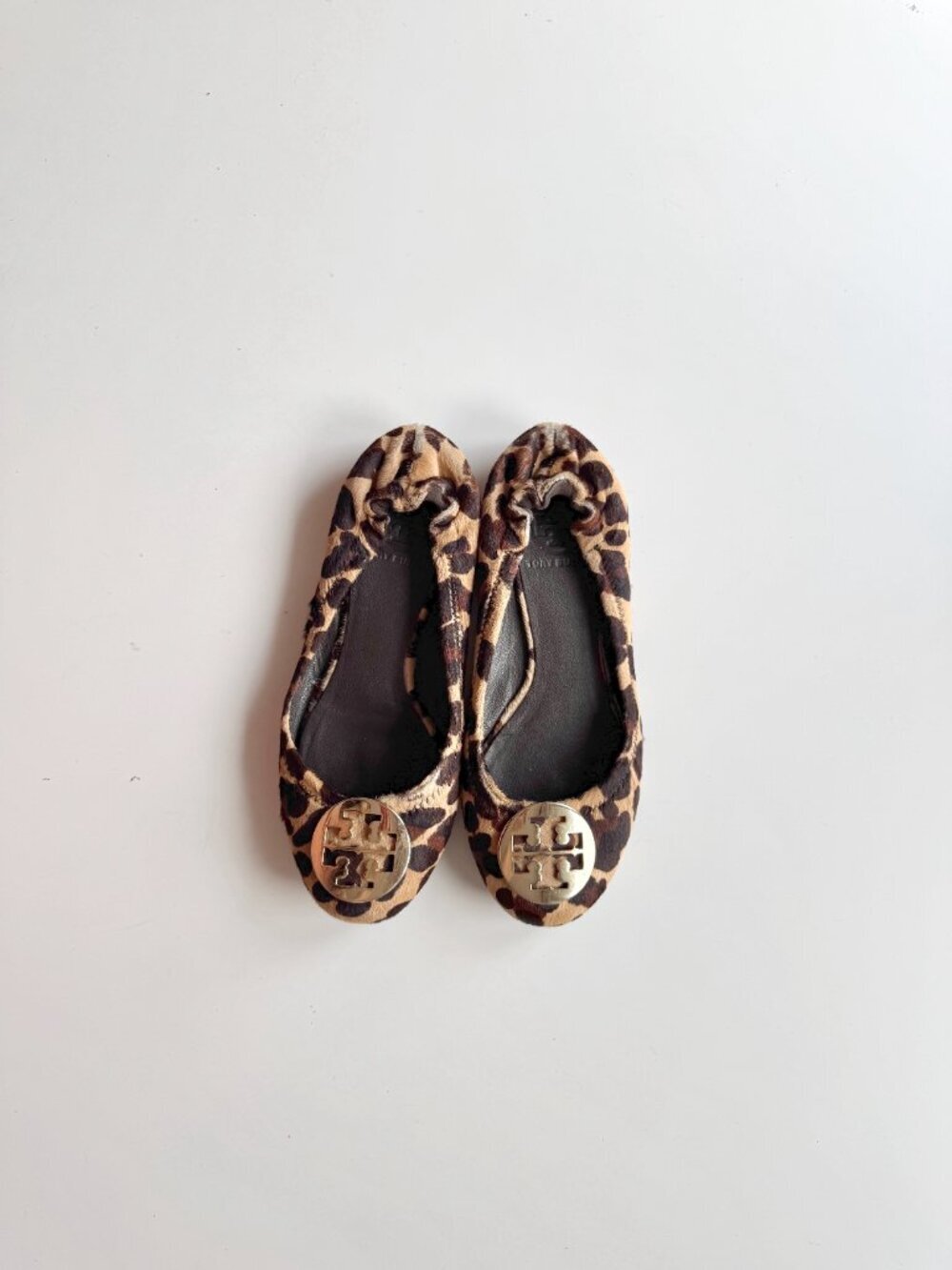 TORY BURCH Reva Leopard Calf Hair Leather Gold Medallion Ballet Flats, Size 8